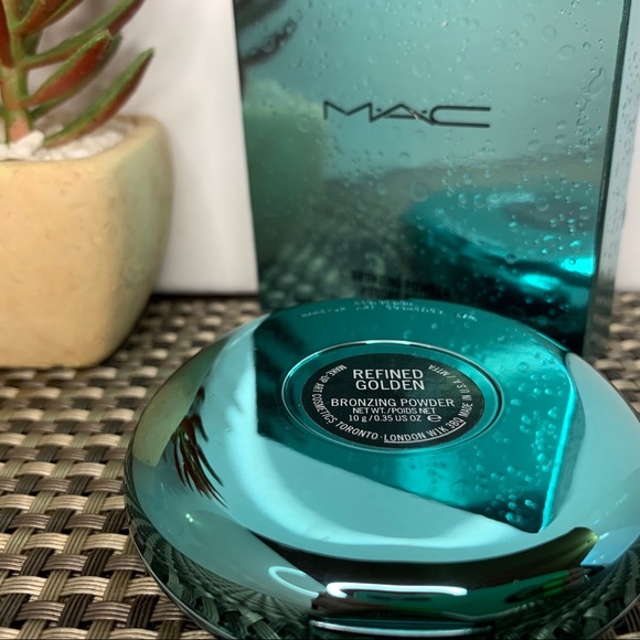 Mac Cosmetics Bronzing Powder in Refined Golden - Picture 3 of 3